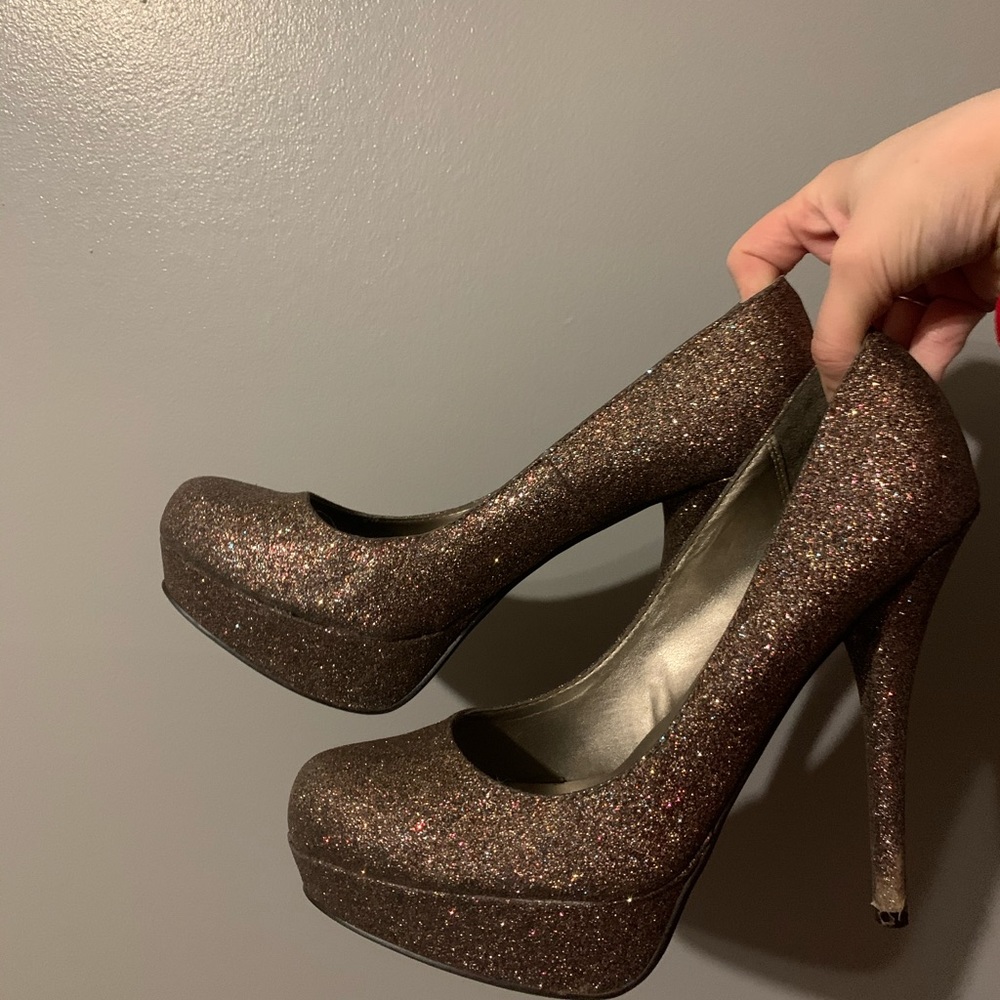Heels - Picture 3 of 4